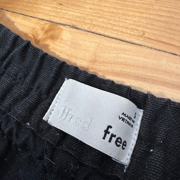 Black linen shorts - Picture 2 of 2